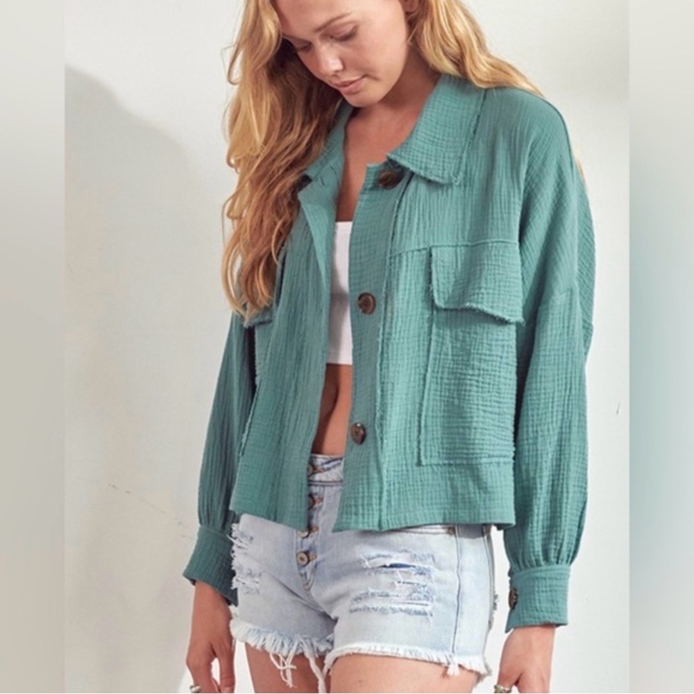 🌺Bucket List sage crinkle gauze button-front shirt jacket